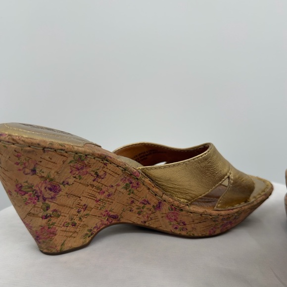 Born Gold Leather Cork Wedge Slide Sandals | Size 6 - Picture 7 of 9